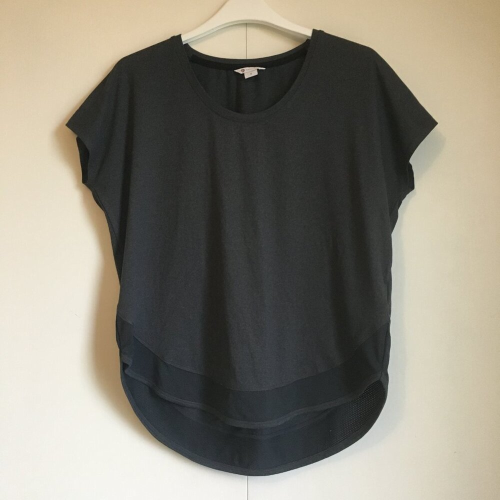 Well + Calm Charcoal Grey Muscle Yoga Tee Curved Hem